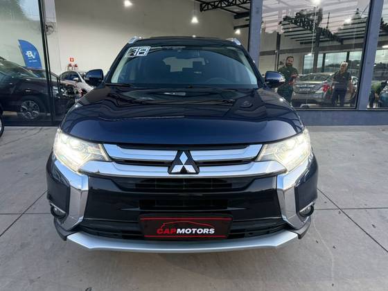 MITSUBISHI OUTLANDER 3.0 GT 4X4 V6 24V GASOLINA 4P AUTOMÁTICO